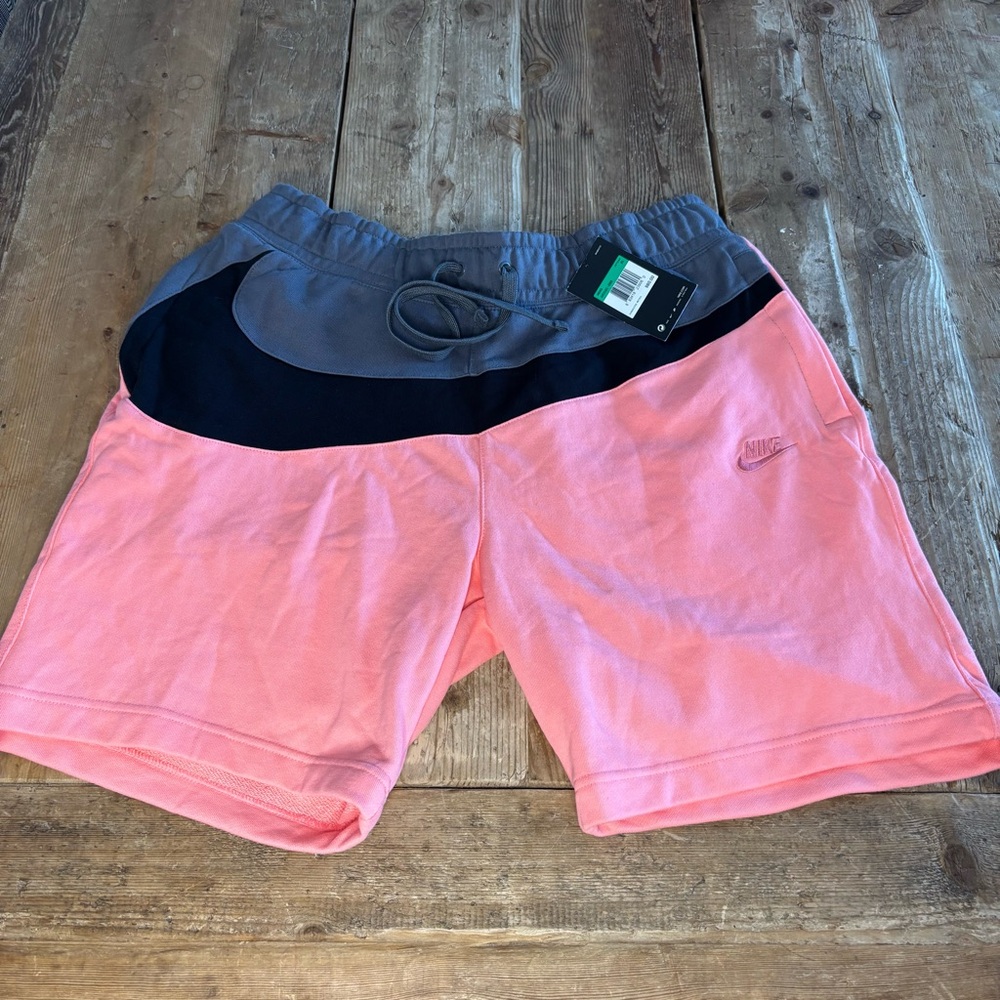 NWT Nike Swoosh Fleece Sweat Shorts Pink Gaze Contrast 
AR3161-668 Men's XL - Picture 2 of 9